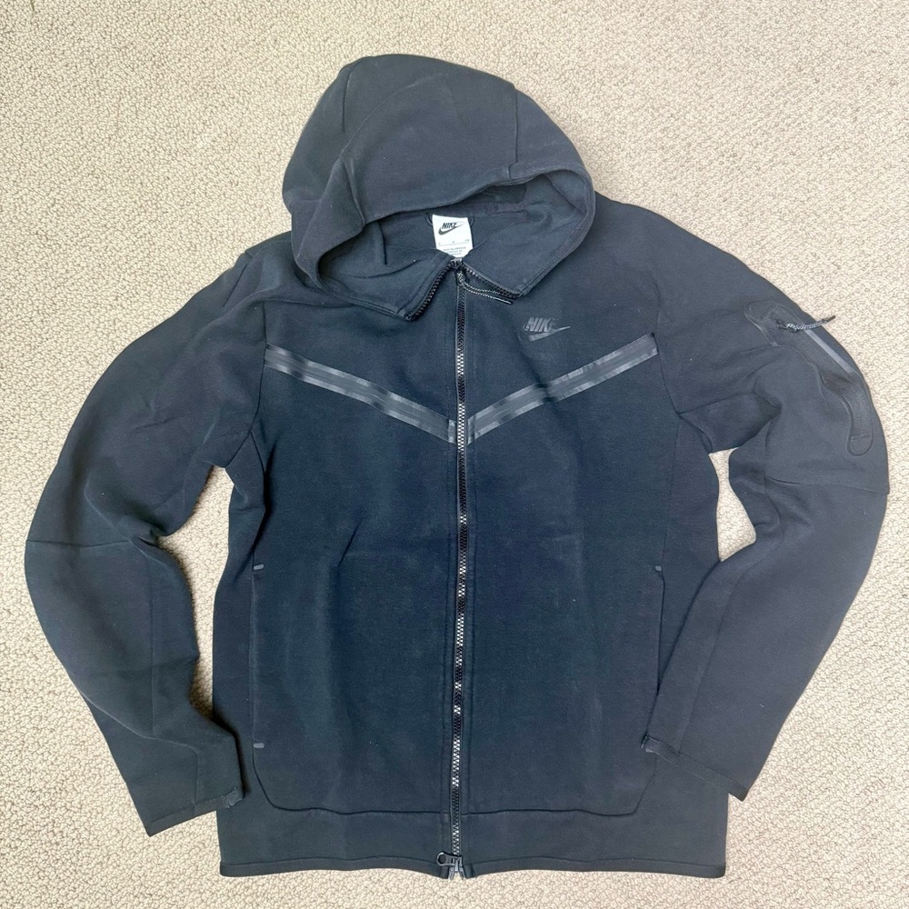 Nike Men's Black Hoodie sz Small
